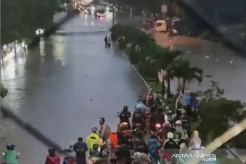Akses utama Bandung-Cimahi dilanda banjir sebabkan kemacetan