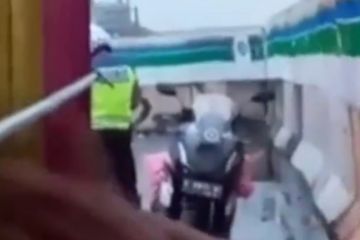 Oknum polisi yang minta sekarung bawang dicopot