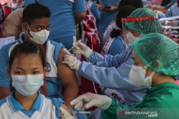 Mobilitas meningkat, Airlangga: Program Vaksinasi COVID diakselerasi