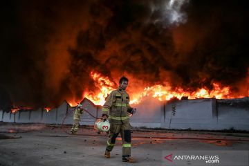 Kebakaran pabrik korek api di Tangerang