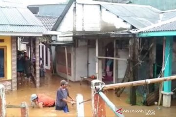 Banjir menggenangi puluhan rumah warga di tiga kampung di Cianjur