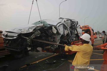 Vanessa Angel dan suami tewas akibat kecelakaan di tol Jombang