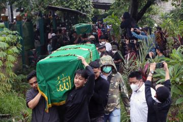 Prosesi pemakaman Vanessa Angel