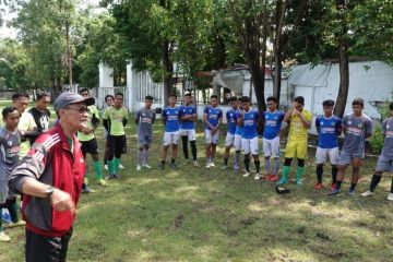 Manajemen tunjuk Freddy Muli latih HWFC