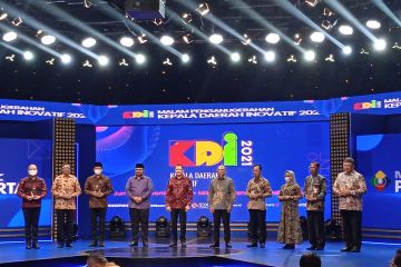 Wali Kota Ambon terima penghargaan Kepala Daerah Inovatif 2021