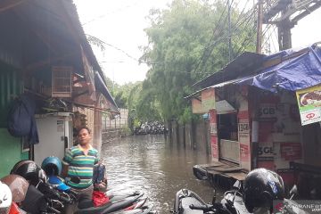 Sudin SDA Jaksel kerahkan dua pompa atasi genangan air di Kemang