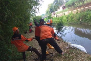 Pemkot Kediri perbaiki tanggul sungai antisipasi banjir