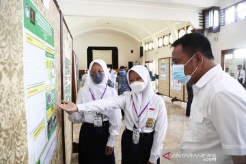 63 hasil penelitian pelajar SMP/MTs Surabaya bertanding di LPPS 2021