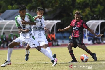 Peparnas Papua : Tim sepak bola Papua pesta gol ke gawang Jatim 12-0