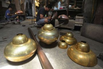Kerajinan berbahan tembaga dan kuningan