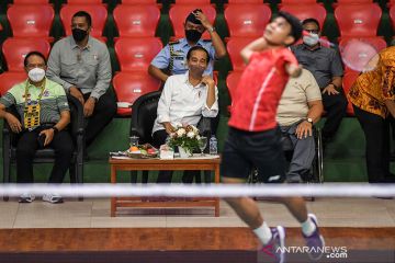 Presiden Jokowi saksikan final bulu tangkis sebelum tutup Peparnas