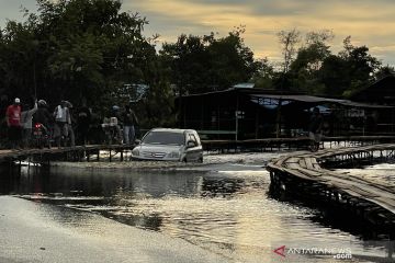 Sintang masih terendam banjir