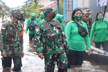 Angin kencang terjang Semitau Kapuas Hulu saat banjir masih melanda