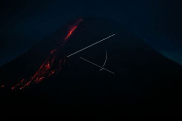 Gunung Merapi luncurkan 35 kali guguran lava pijar pada Senin pagi