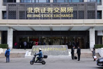 Bursa Efek Beijing mulai perdagangan perdana, 10 saham melonjak