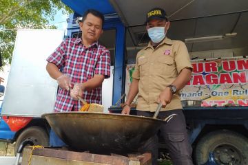 Tagana Kalbar bangun dapur umum di daerah banjir