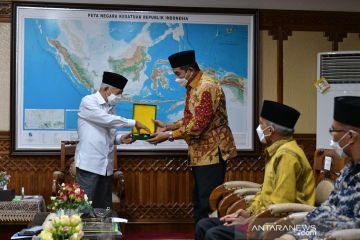 Wapres terima gelar Bapak Pelopor Ekonomi Syariah dari UIN Ar-Raniry