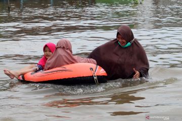 Banjir masih merendam kawasan Lintas Melawi di Kabupaten Sintang