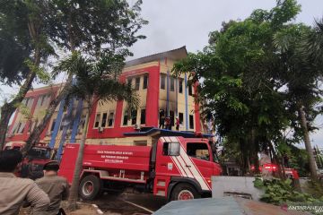 Kantor Disdukcapil Kota Palembang terbakar