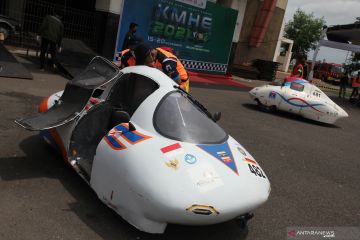 Kontes Mobil Hemat Energi di Surabaya