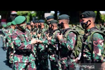 Pangdam Hasanuddin memberi apresiasi prajurit berprestasi