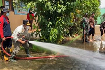 Belasan desa di tujuh kecamatan Trenggalek diterjang banjir longsor