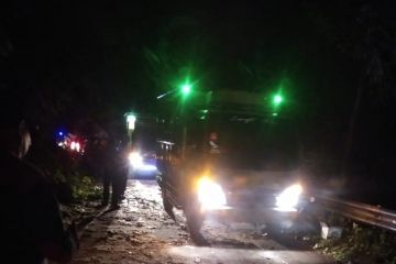 Ruas jalan Kelok 44 Agam sudah bisa dilalui kendaraan