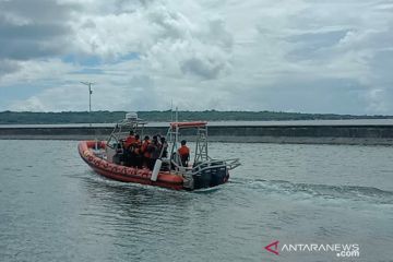 Mesin mati, Basarnas evakuasi kapal pegawai Kejari di Wakatobi