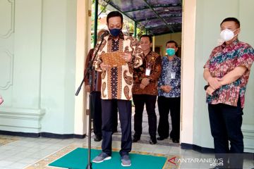 Sultan HB X menetapkan UMP DIY Tahun 2022 naik sebesar 4,30 persen