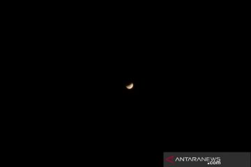 Gerhana bulan sebagian terlihat jelas di langit Manokwari