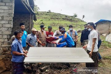 Puluhan rumah di Lombok Tengah rusak disapu angin puting beliung