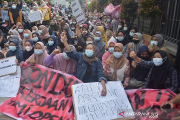 Buruh Bekasi minta UMK naik tujuh persen