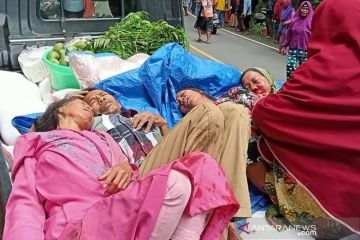 Truk terguling di Lombok Timur, dua meninggal belasan terluka