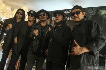 Lirik lagu Jamrud - "Pelangi Di Matamu", dari album Ningrat