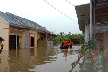 Tim gabungan bantu evakuasi korban banjir di Pangkalpinang