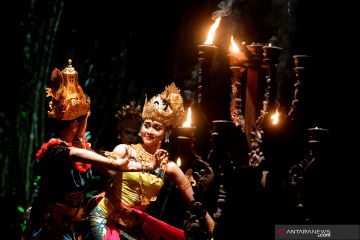 Pementasan Three Bali Spirit