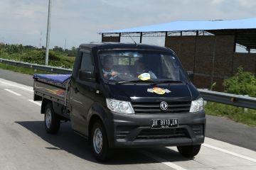 DFSK Super Cab kuat dan irit saat muat satu ton semen keliling Medan