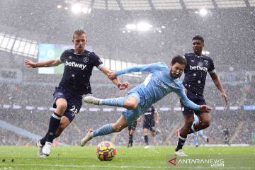 Manchester City gulung West Ham United 2-1