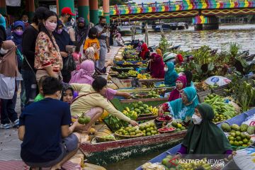 Wisata pasar terapung di Banjarmasin kembali dibuka