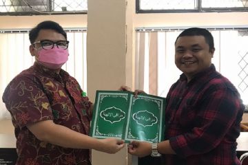 Tim Unja dan masyarakat adat Kedepatian Semerap bukukan "syair seroat"