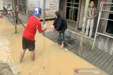 Relawan mulai salurkan bantuan logistik kepada korban banjir