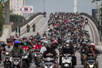 Polisi halau suporter Persis Solo