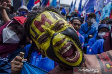 Aksi aliansi buruh di Bandung