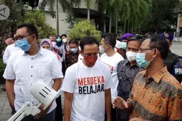 Anggota DPR minta 'Kampus Merdeka' dihentikan sementara