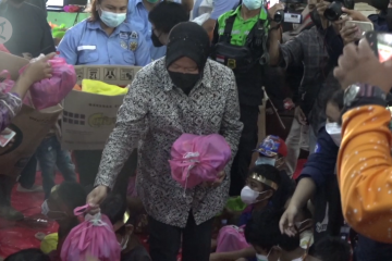 Mensos salurkan bantuan untuk pengungsi banjir Palangka Raya