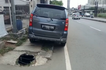 Dishub Kota Tangerang sayangkan trotoar digunakan parkir