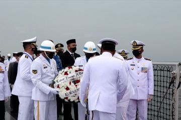 Hari Pahlawan, Kemensos tabur bunga di Teluk Jakarta