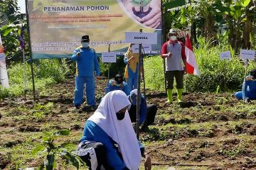 Merawat lingkungan untuk mencegah bencana alam