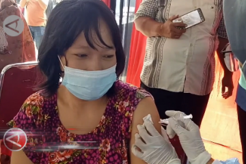 Vaksinasi COVID-19 untuk pembayar pajak kendaraan di Tangerang