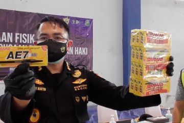 Bea Cukai Semarang bongkar importasi ribuan bolpoin palsu